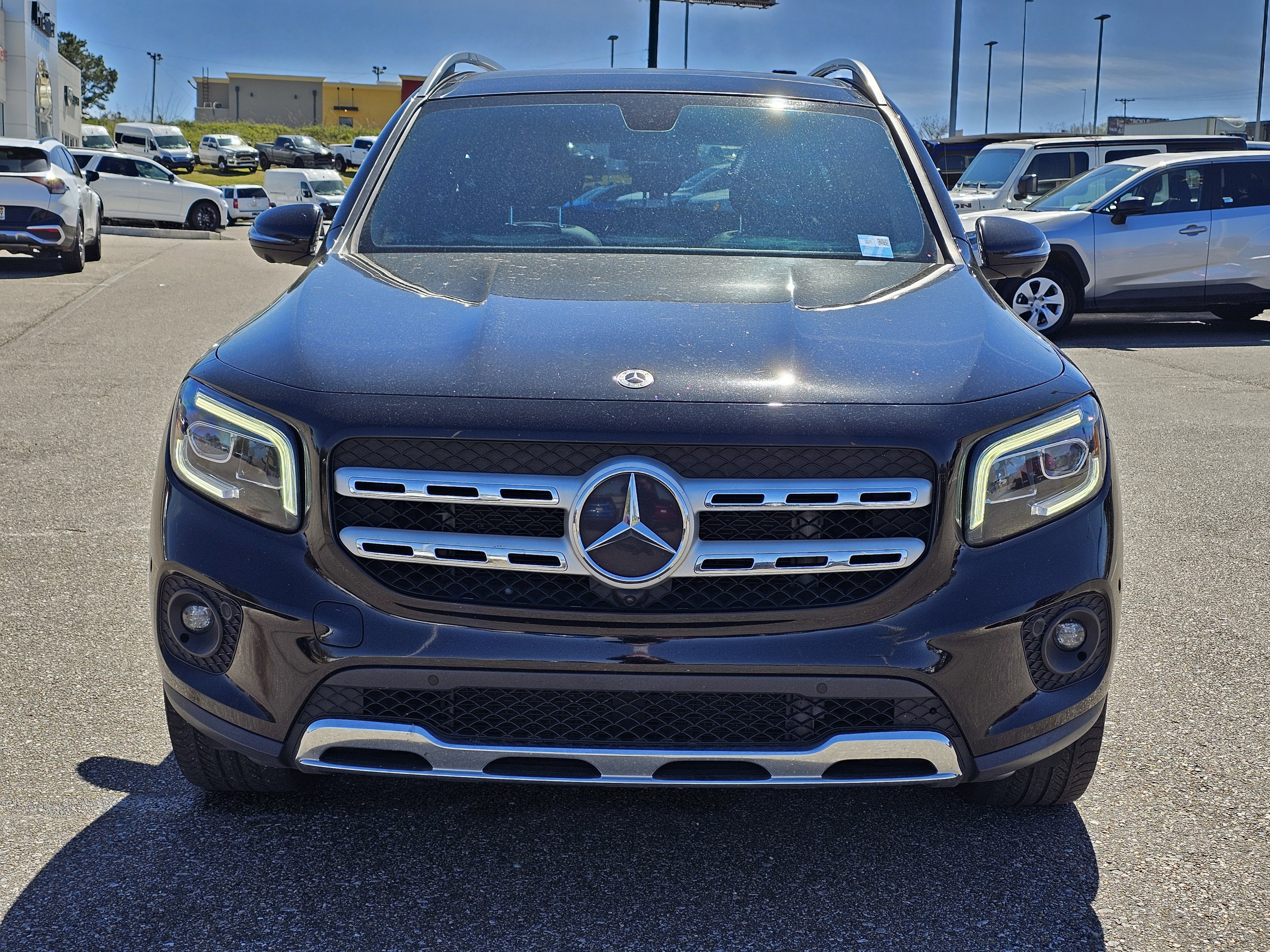 Used 2022 Mercedes-Benz GLB 250 GLB 250 SUV image 2