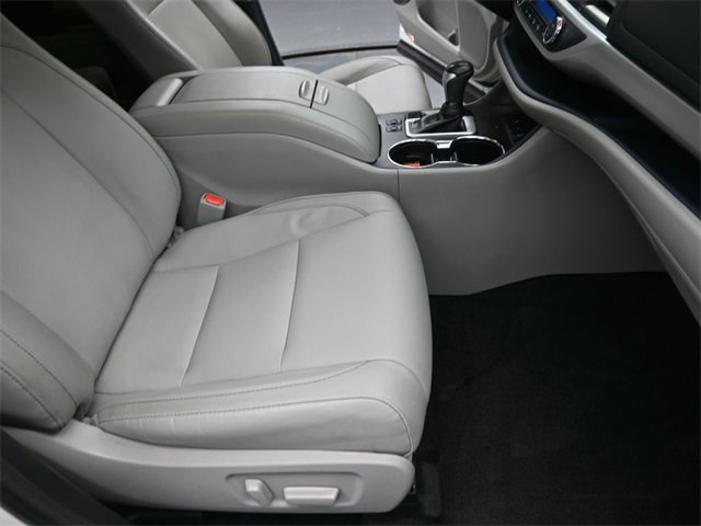 Used 2018 Toyota Highlander XLE image 26