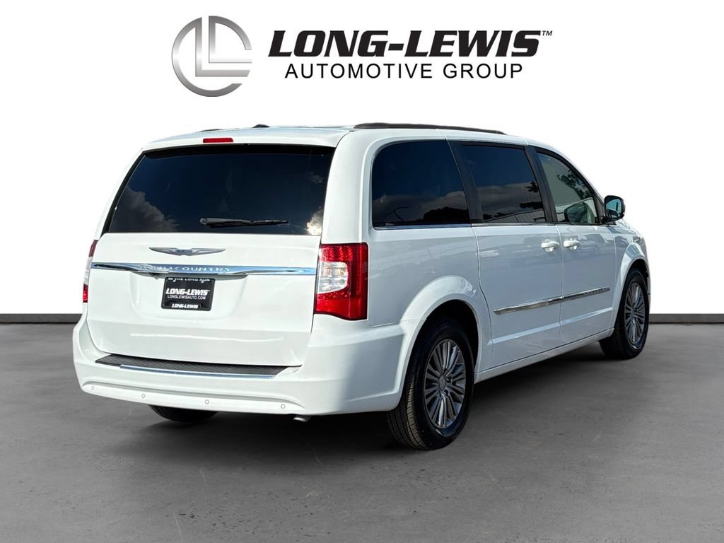 Used 2014 Chrysler Town & Country Touring-L FWD image 7