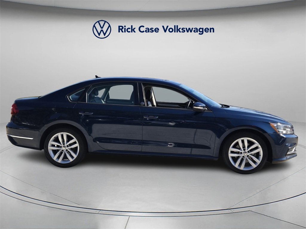 Used 2019 Volkswagen Passat 2.0T Wolfsburg w/ Wheels & Sunroof Package image 3