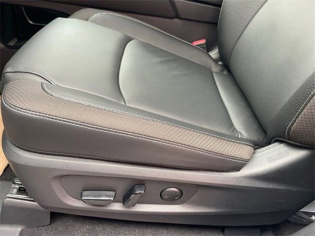 New 2025 Nissan Pathfinder SL image 13