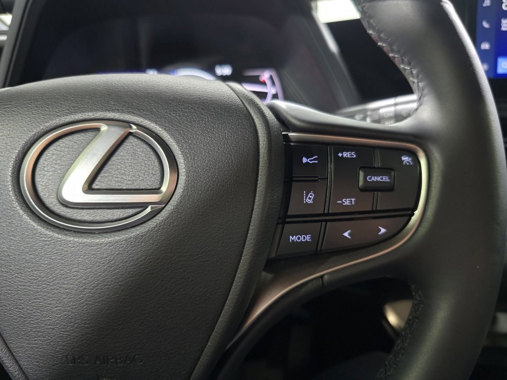 Used 2023 Lexus UX 250h FWD image 17