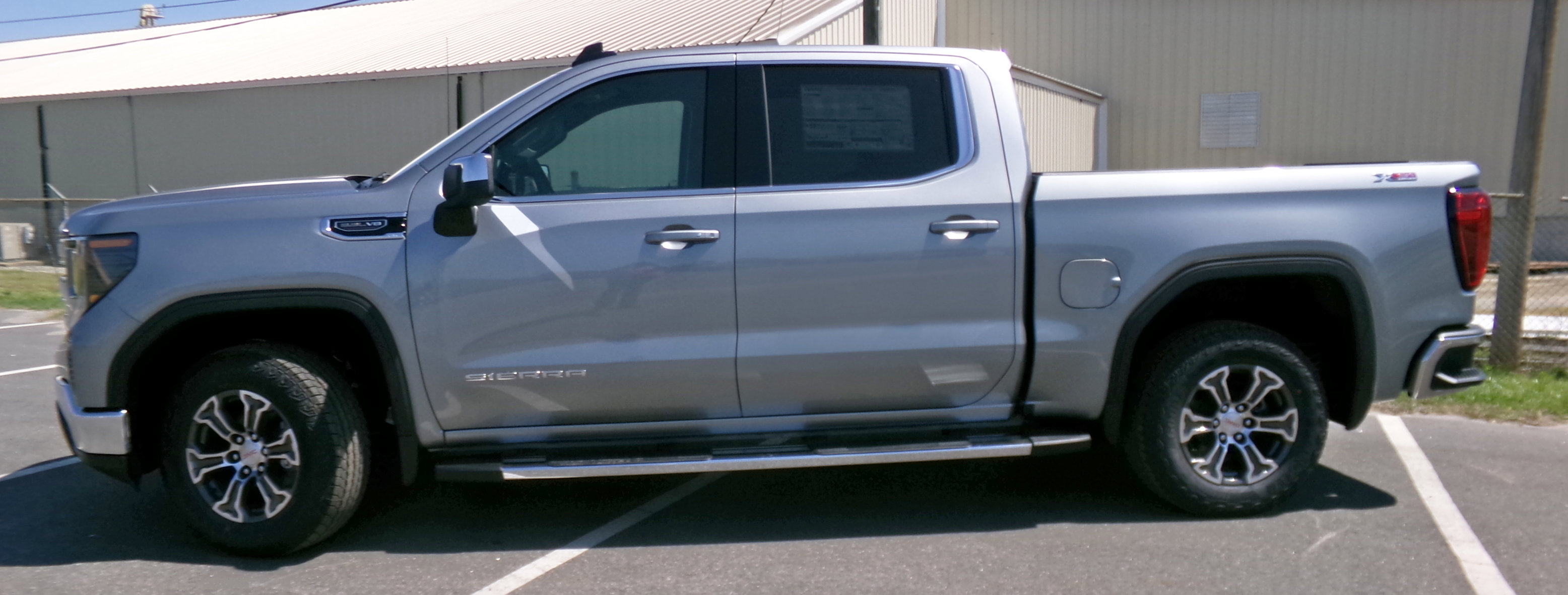 New 2026 GMC Sierra 1500 SLE w/ X31 Off-Road Package image 2