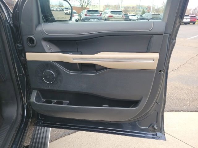 Used 2023 Ford Expedition Limited image 28