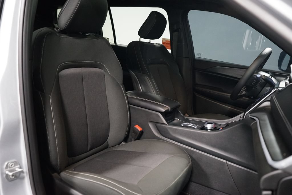 Used 2025 Jeep Grand Cherokee L Laredo RWD image 28