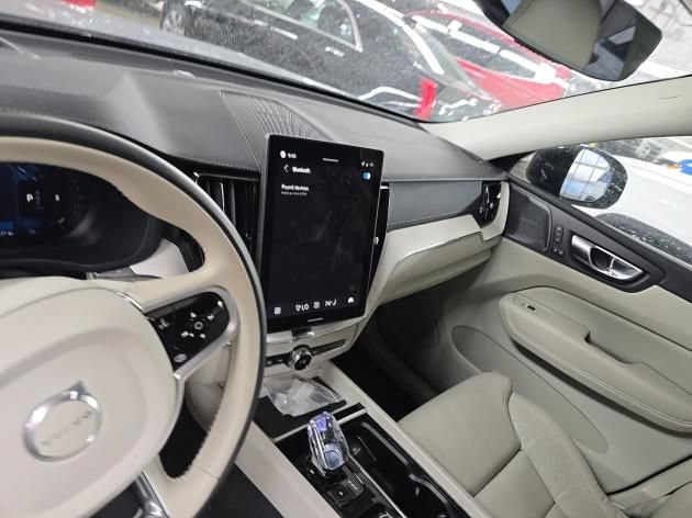 Used 2026 Volvo XC60 B5 Ultra AWD/4WD image 7