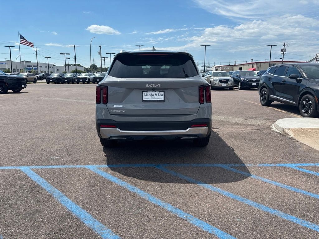 Used 2025 Kia Sorento S w/ Panoramic Sunroof Package FWD image 6