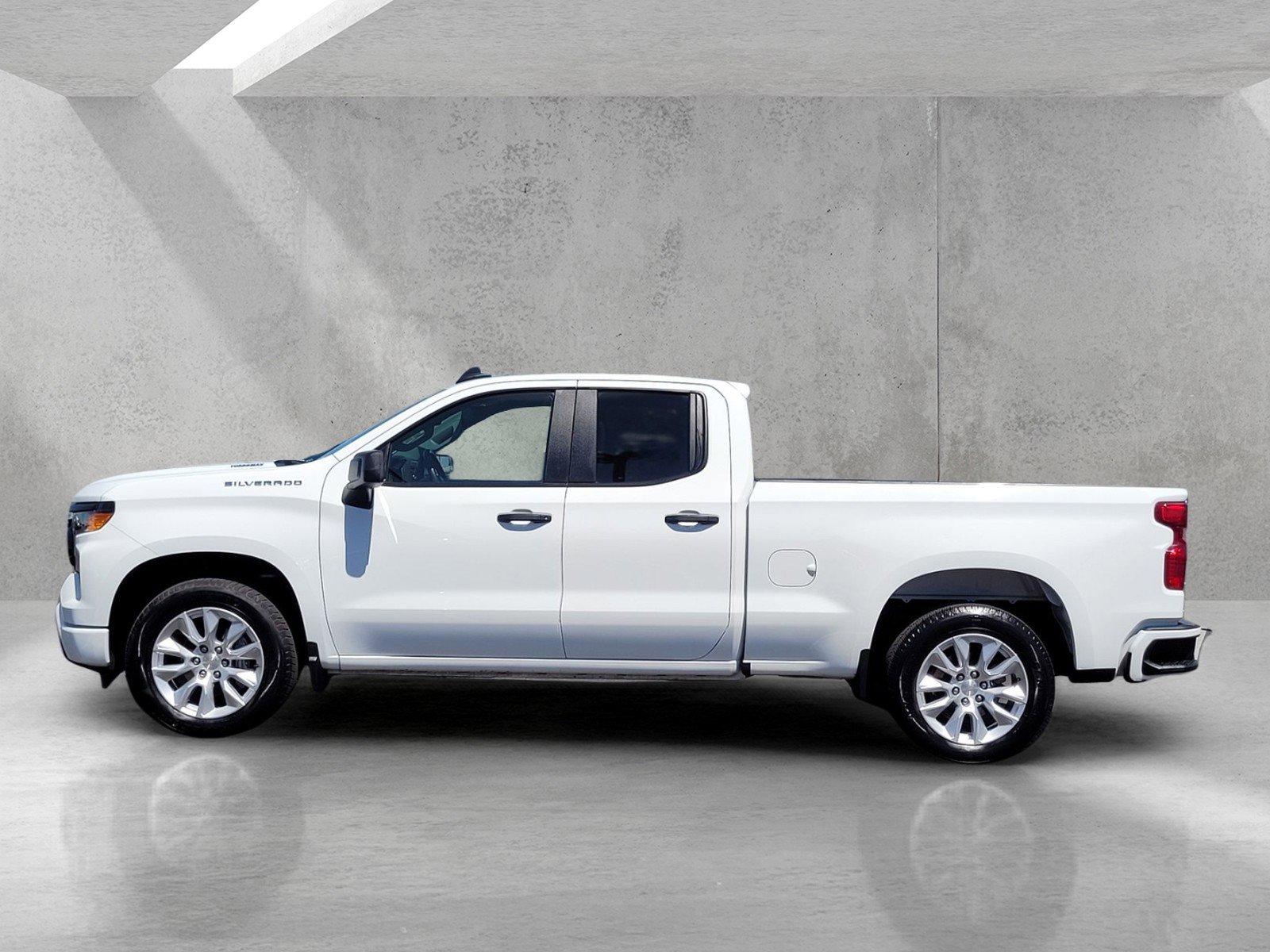 Used 2024 Chevrolet Silverado 1500 Custom RWD image 8
