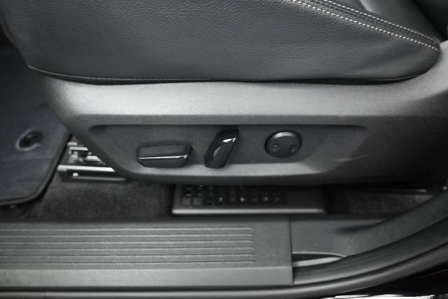 Used 2025 Nissan Rogue SL AWD/4WD image 25