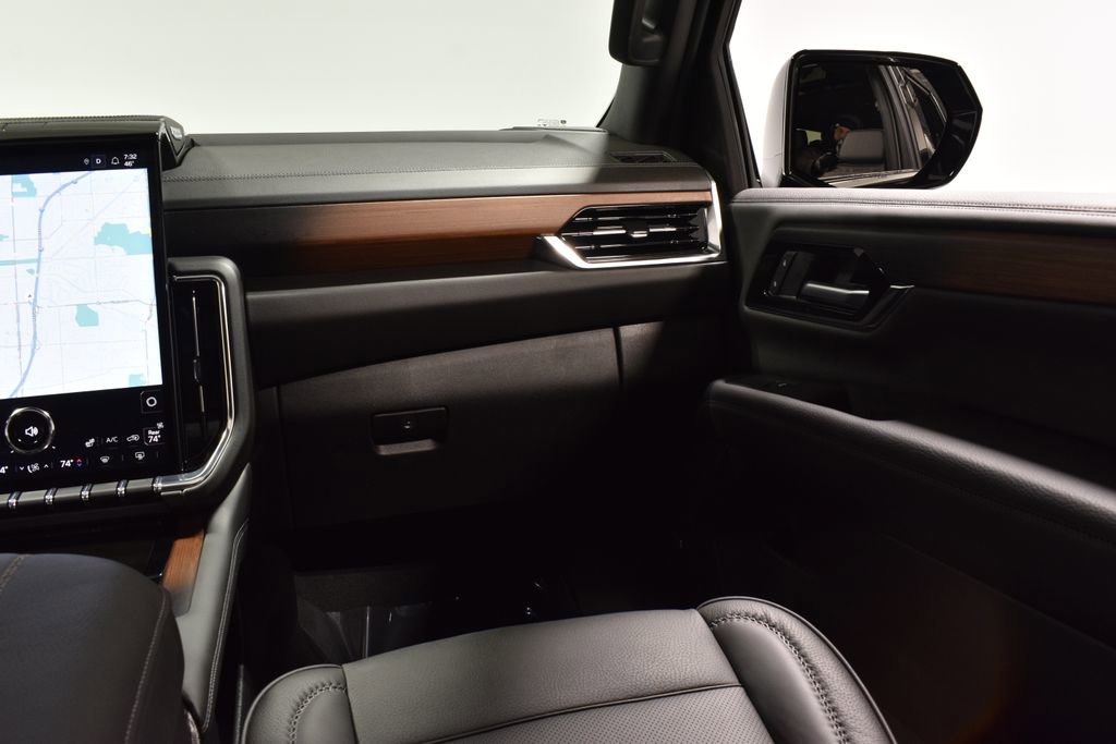 Used 2025 GMC Yukon Denali w/ Sun & Power Step Package image 14