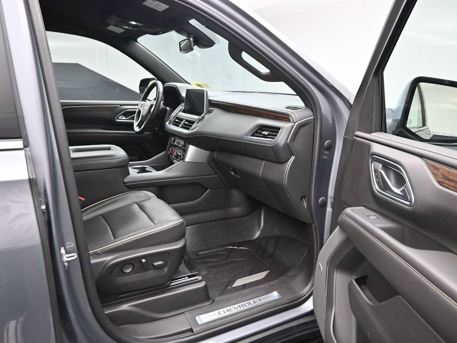 Used 2021 Chevrolet Tahoe Premier AWD/4WD image 32