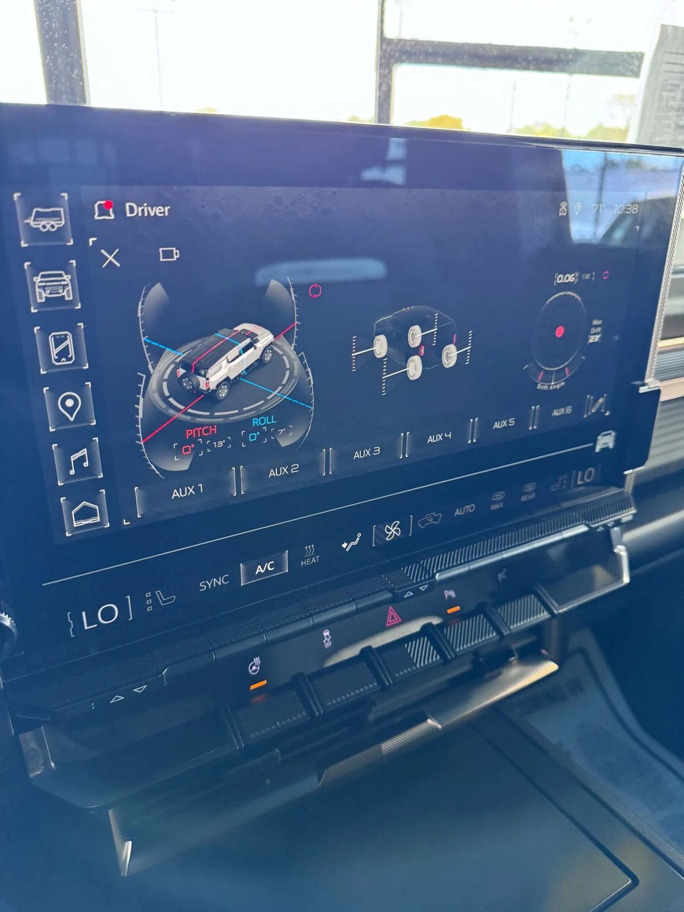 Used 2024 GMC Hummer EV 2X w/ LPO, Illumination Package image 40