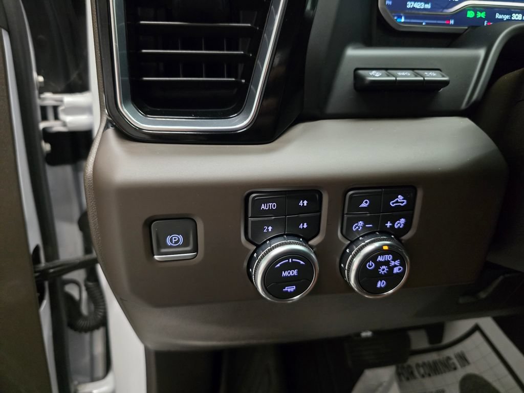 Used 2024 GMC Sierra 3500 Denali w/ Denali Reserve Package AWD/4WD image 37