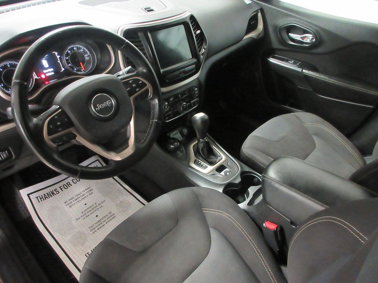Used 2016 Jeep Cherokee Latitude w/ Cold Weather Group AWD/4WD image 15