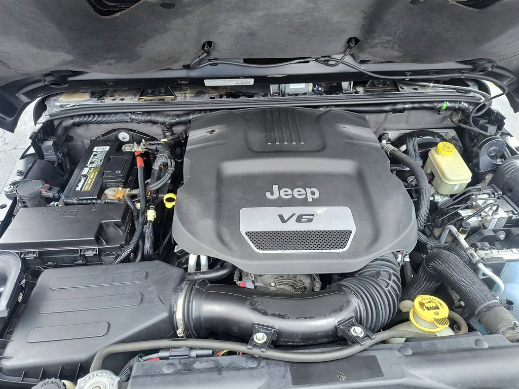 Used 2014 Jeep Wrangler Unlimited Rubicon image 40