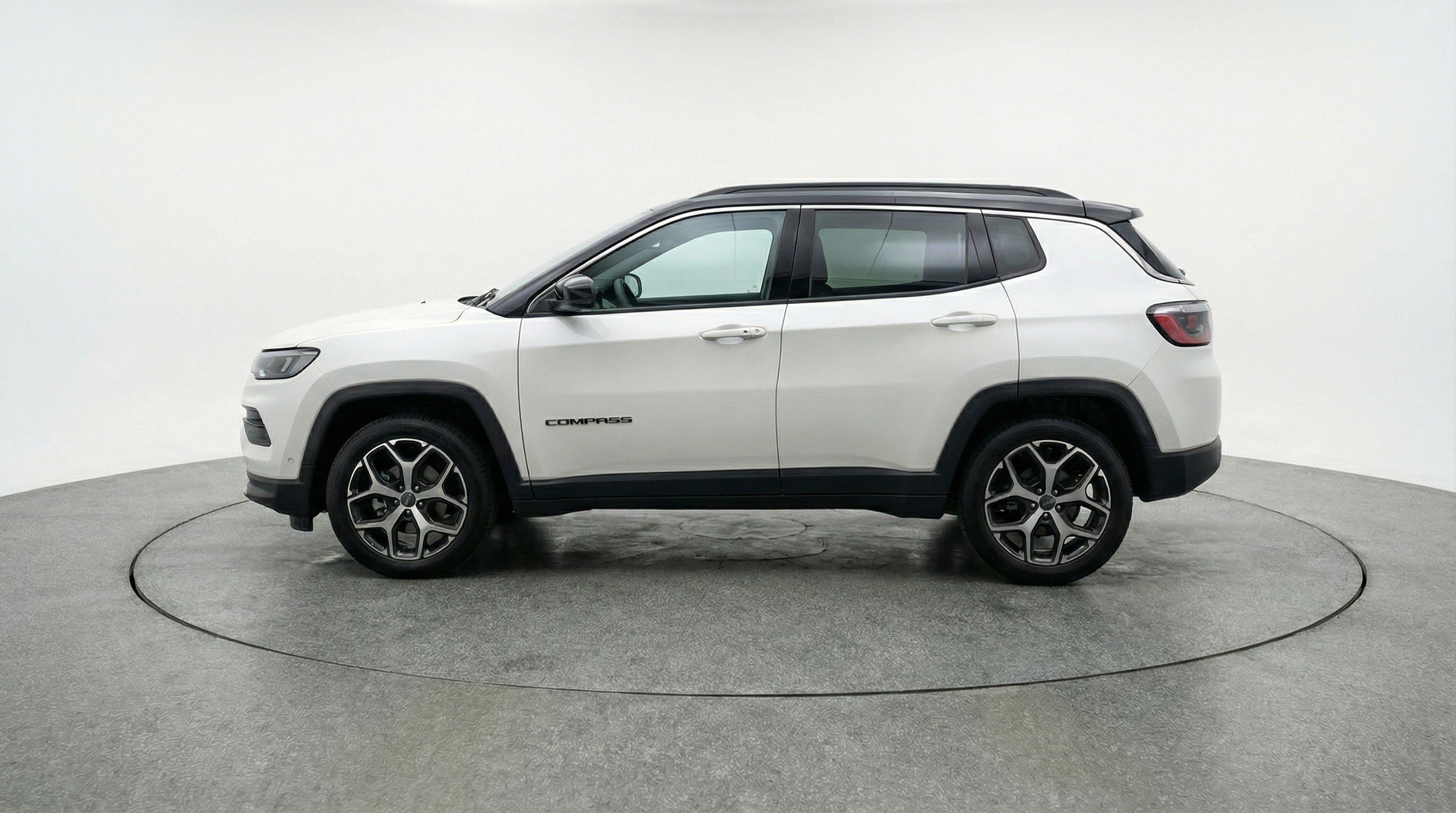 Used 2025 Jeep Compass Limited AWD/4WD image 5