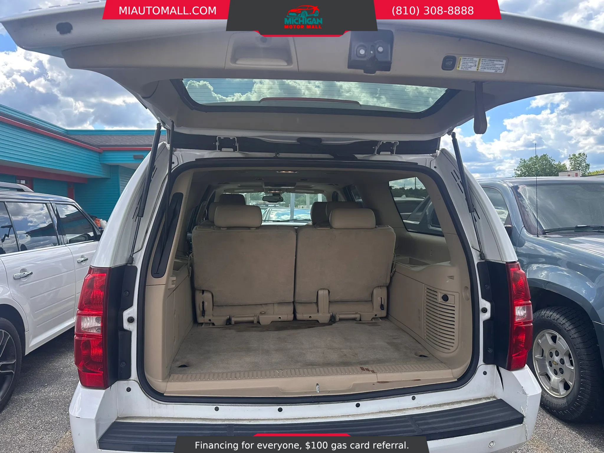 Used 2008 Chevrolet Suburban LTZ w/ LTZ Preferred Equipment Group AWD/4WD image 7