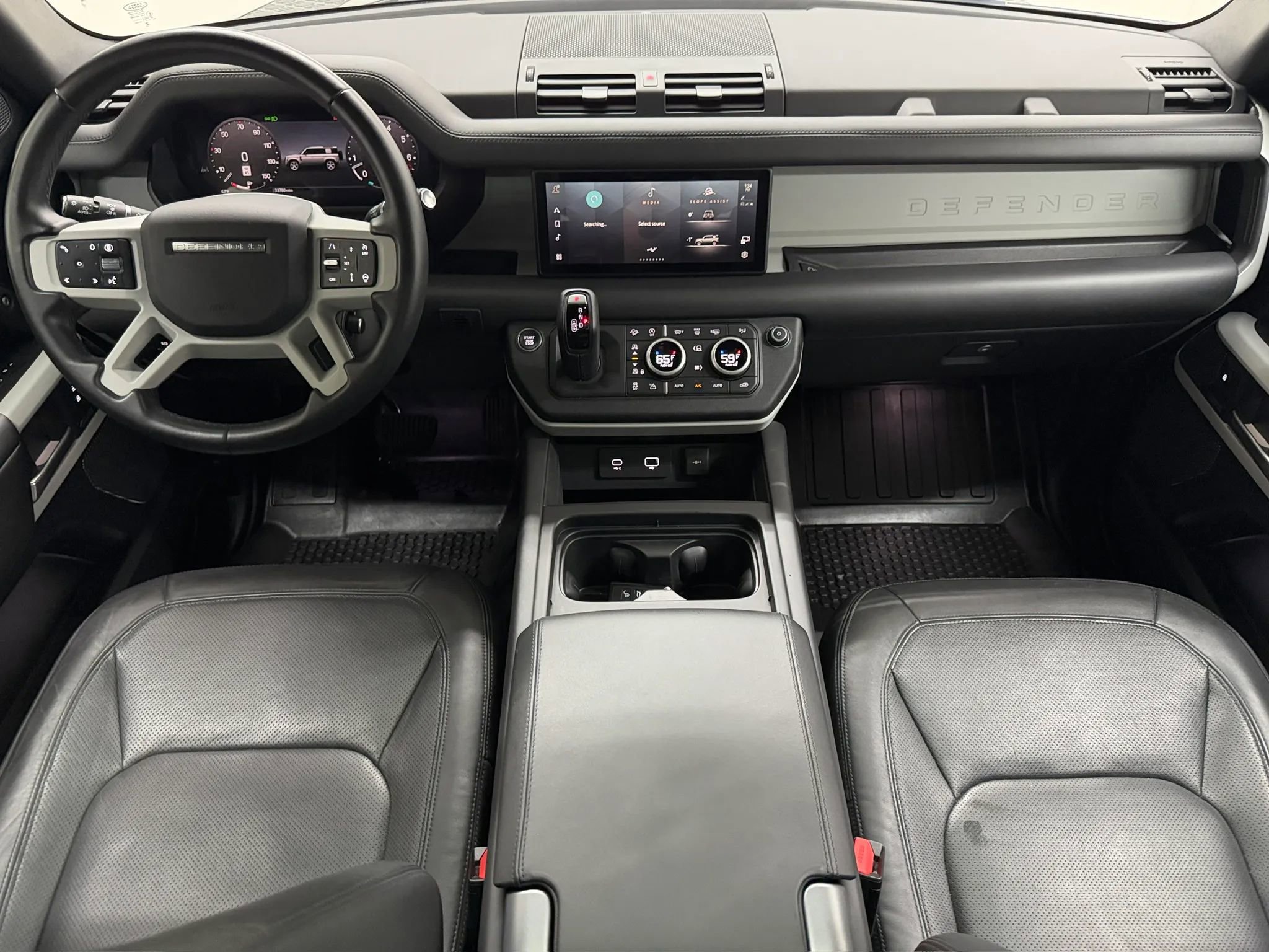 Used 2024 Land Rover Defender 110 SE AWD/4WD image 2