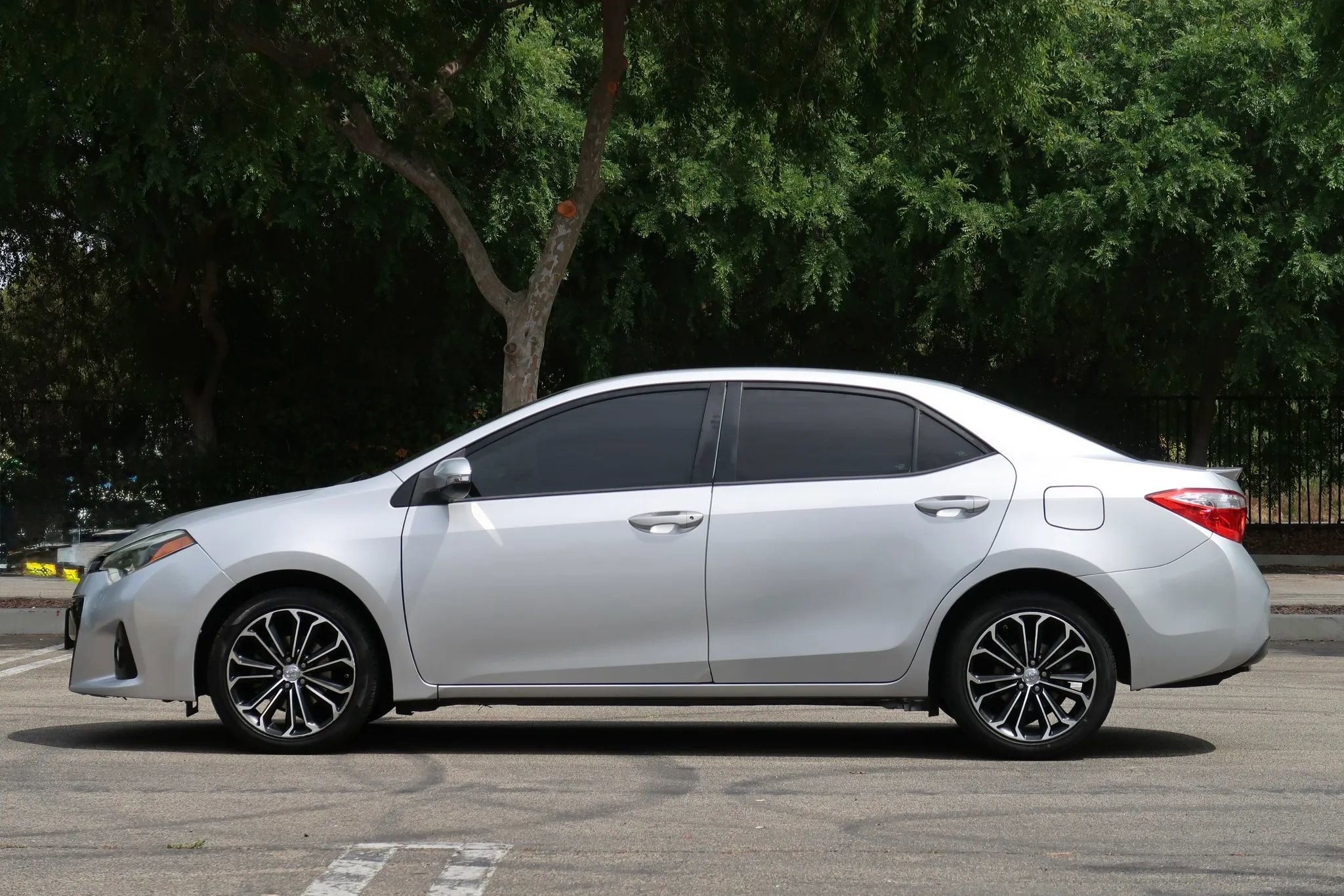 Used 2014 Toyota Corolla S Premium FWD image 2