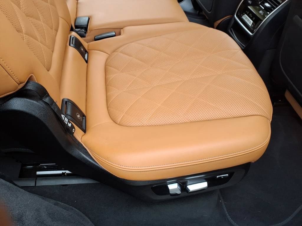 Used 2023 BMW X7 xDrive40i AWD/4WD image 17