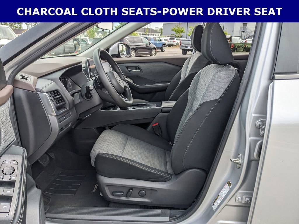 Used 2023 Nissan Rogue SV FWD image 3