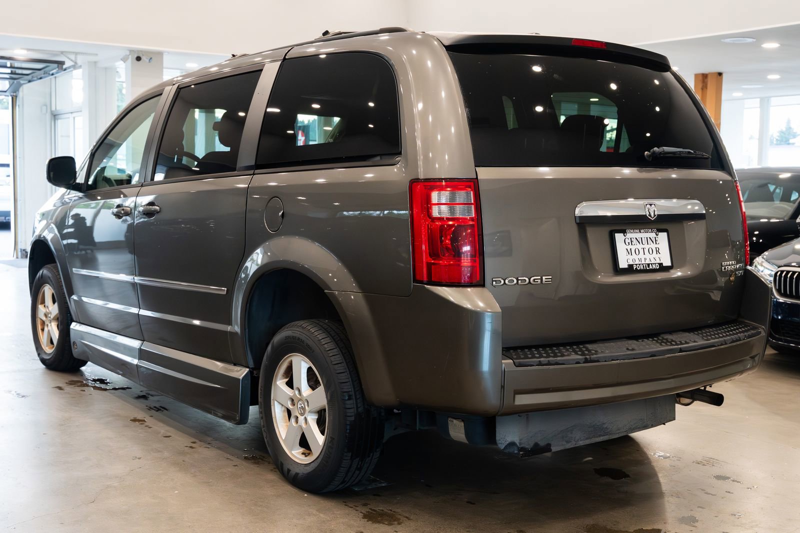 Used 2010 Dodge Grand Caravan SXT FWD image 6