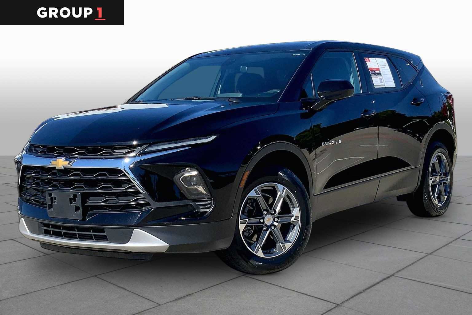 Used 2025 Chevrolet Blazer LT FWD image 1