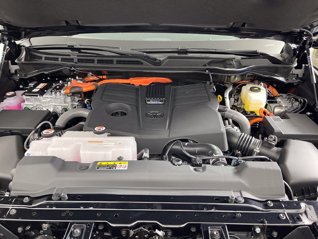 New 2026 Toyota Tundra Platinum w/ TRD Off-Road Package AWD/4WD image 9