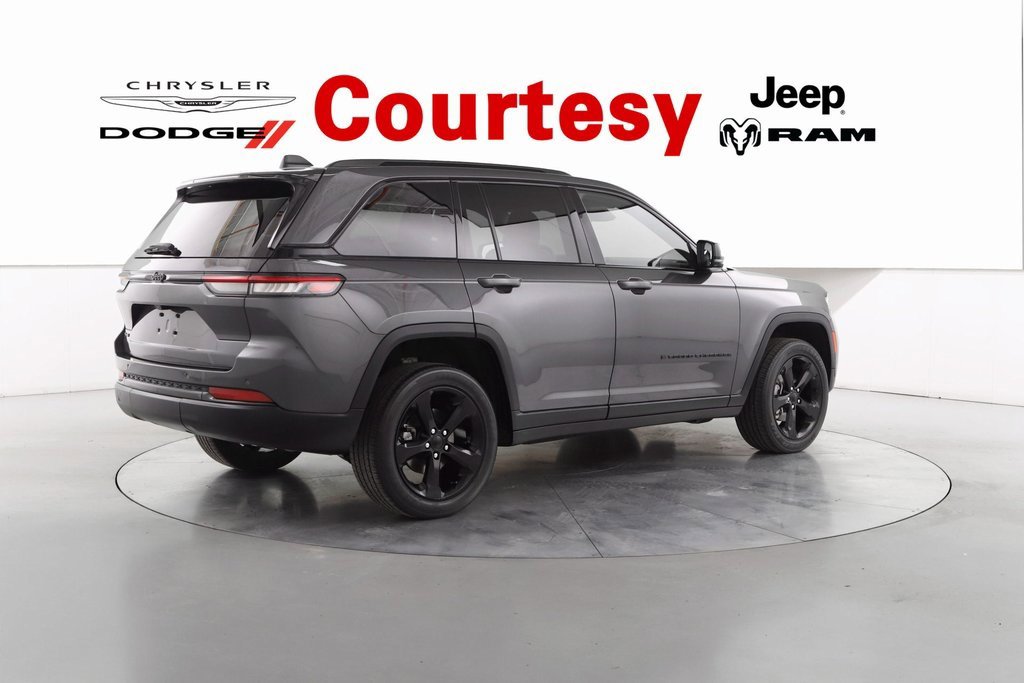 Certified 2022 Jeep Grand Cherokee Altitude image 5