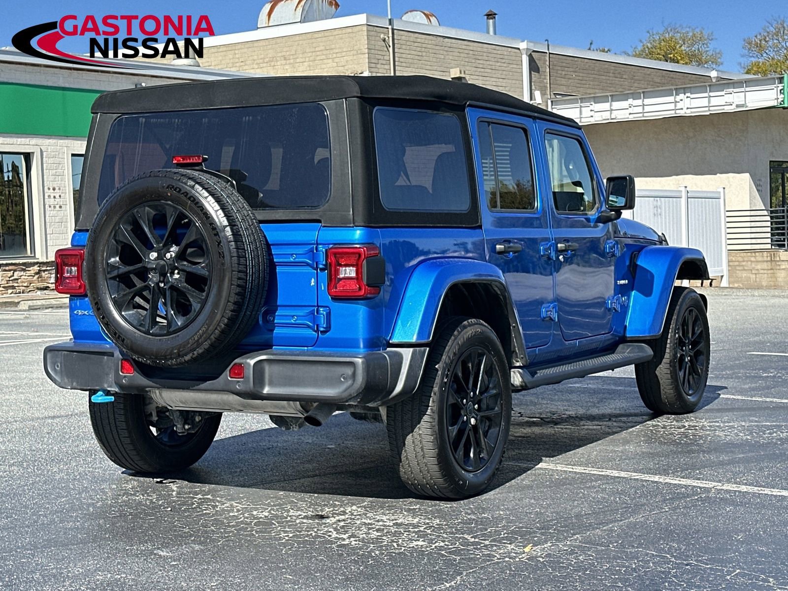 Used 2024 Jeep Wrangler Unlimited Sahara w/ Technology Group image 34