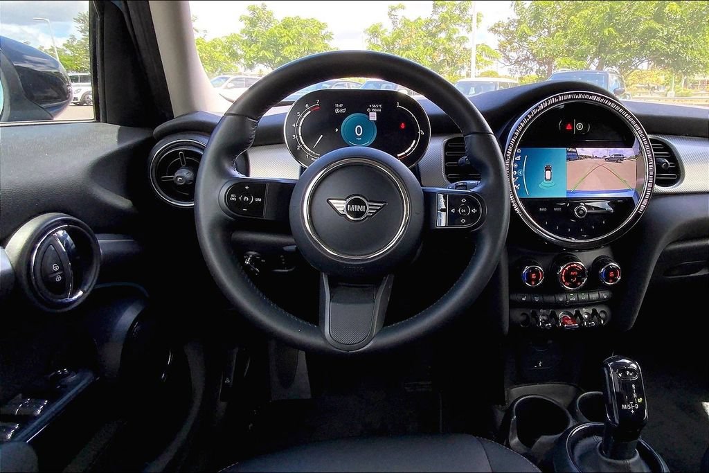Used 2022 MINI Cooper 4-Door Hardtop FWD image 5