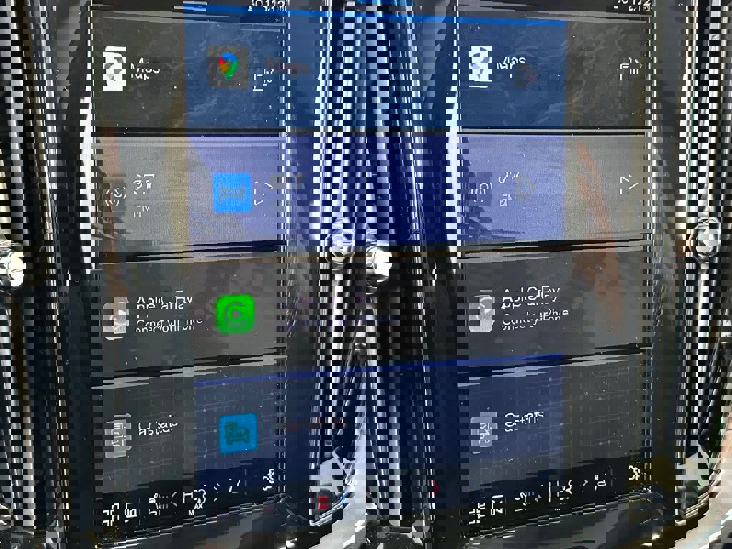 New 2024 Volvo S60 B5 Plus w/ Climate Package image 24