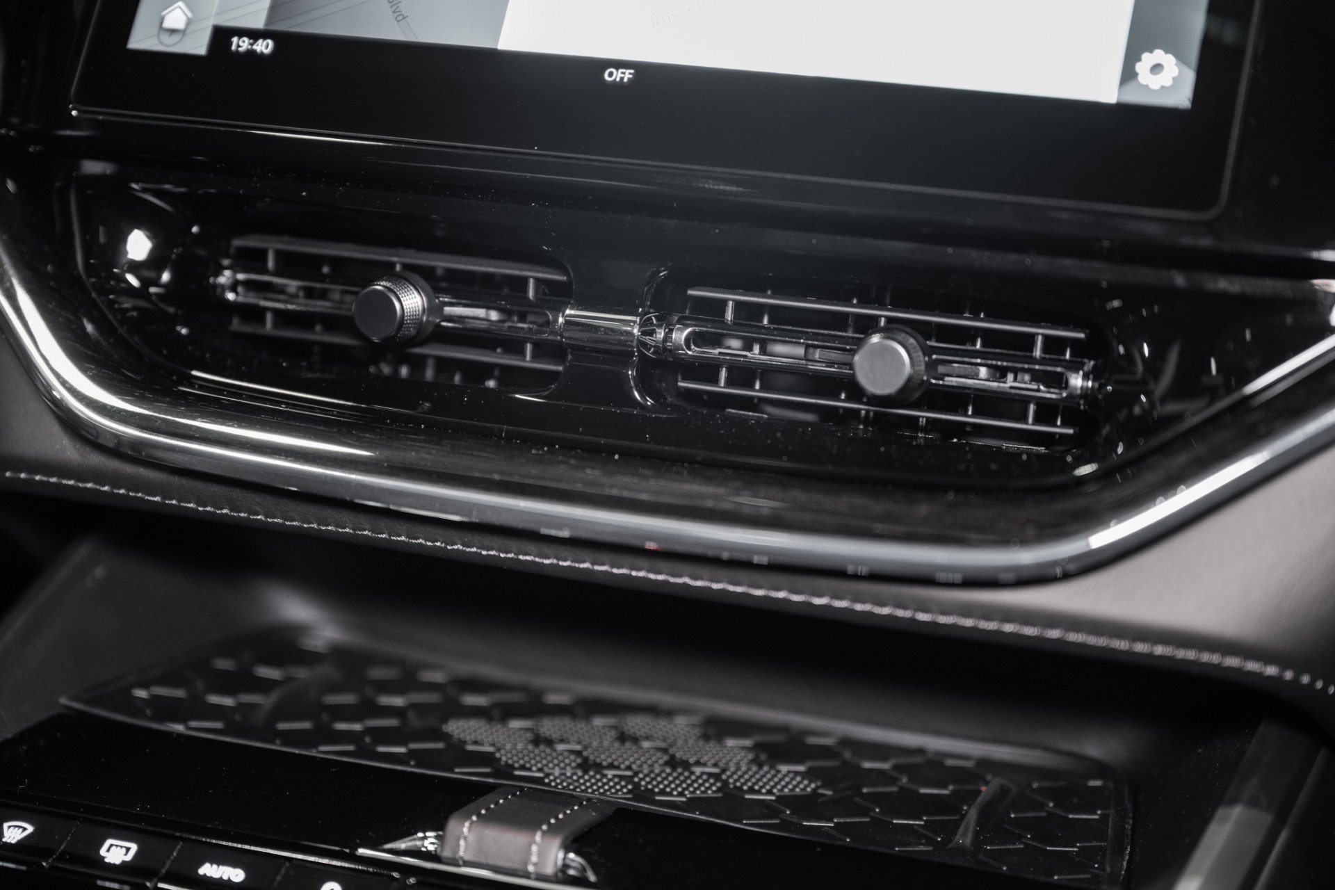 New 2026 Aston Martin DBX 707 image 29