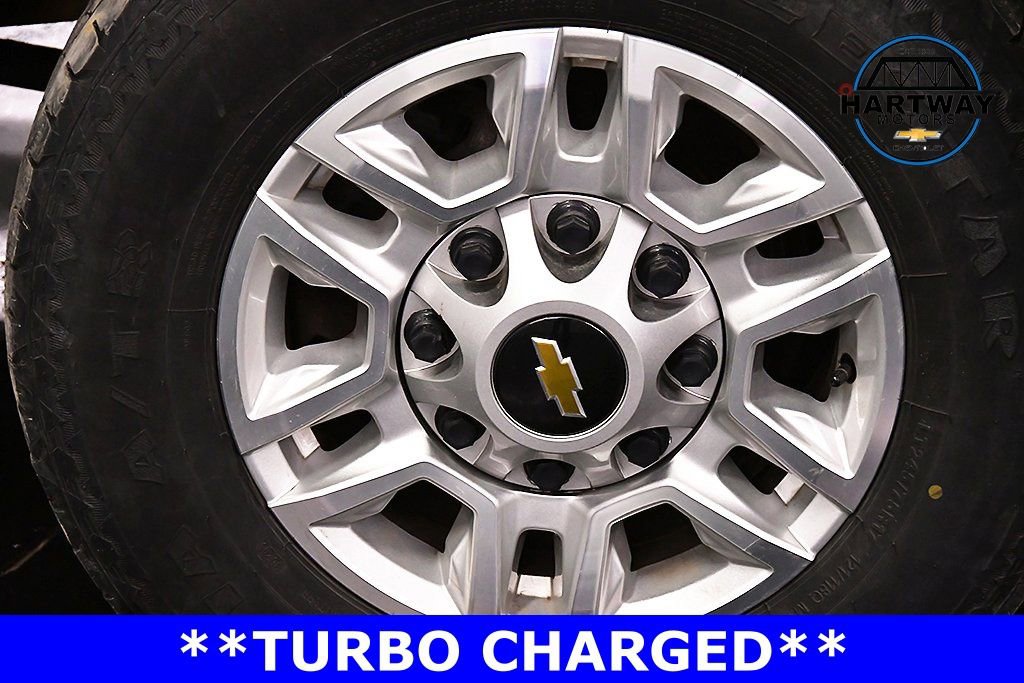 Used 2024 Chevrolet Silverado 2500 LT AWD/4WD image 9