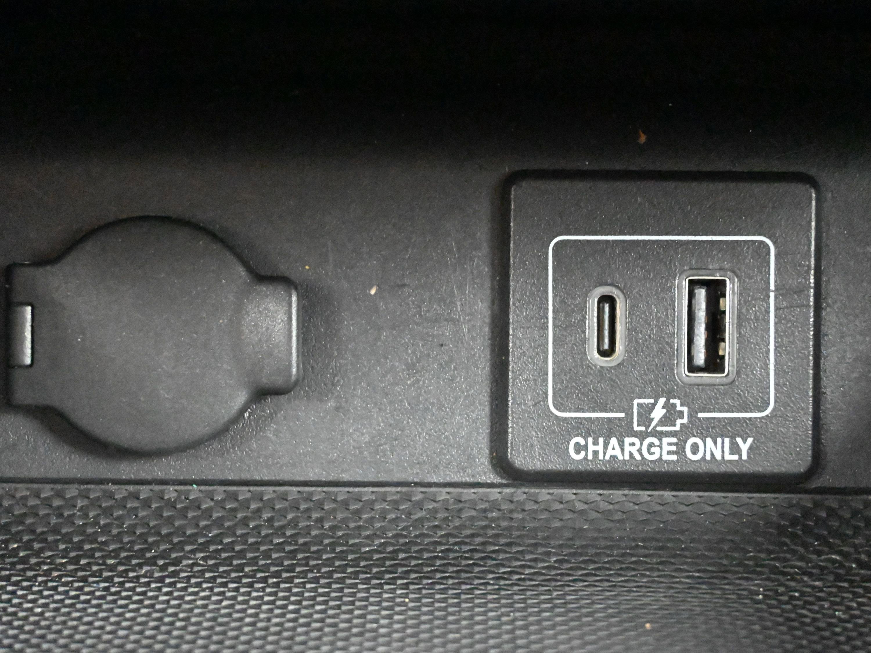 Used 2020 Nissan Pathfinder SV image 19