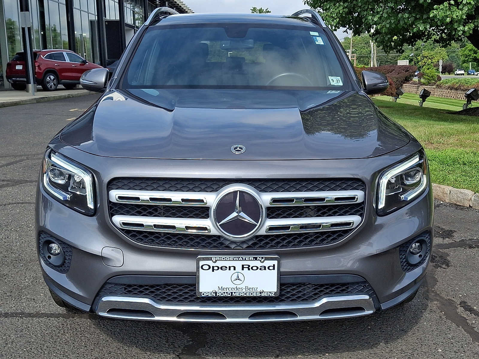 Used 2022 Mercedes-Benz GLB 250 4MATIC image 2