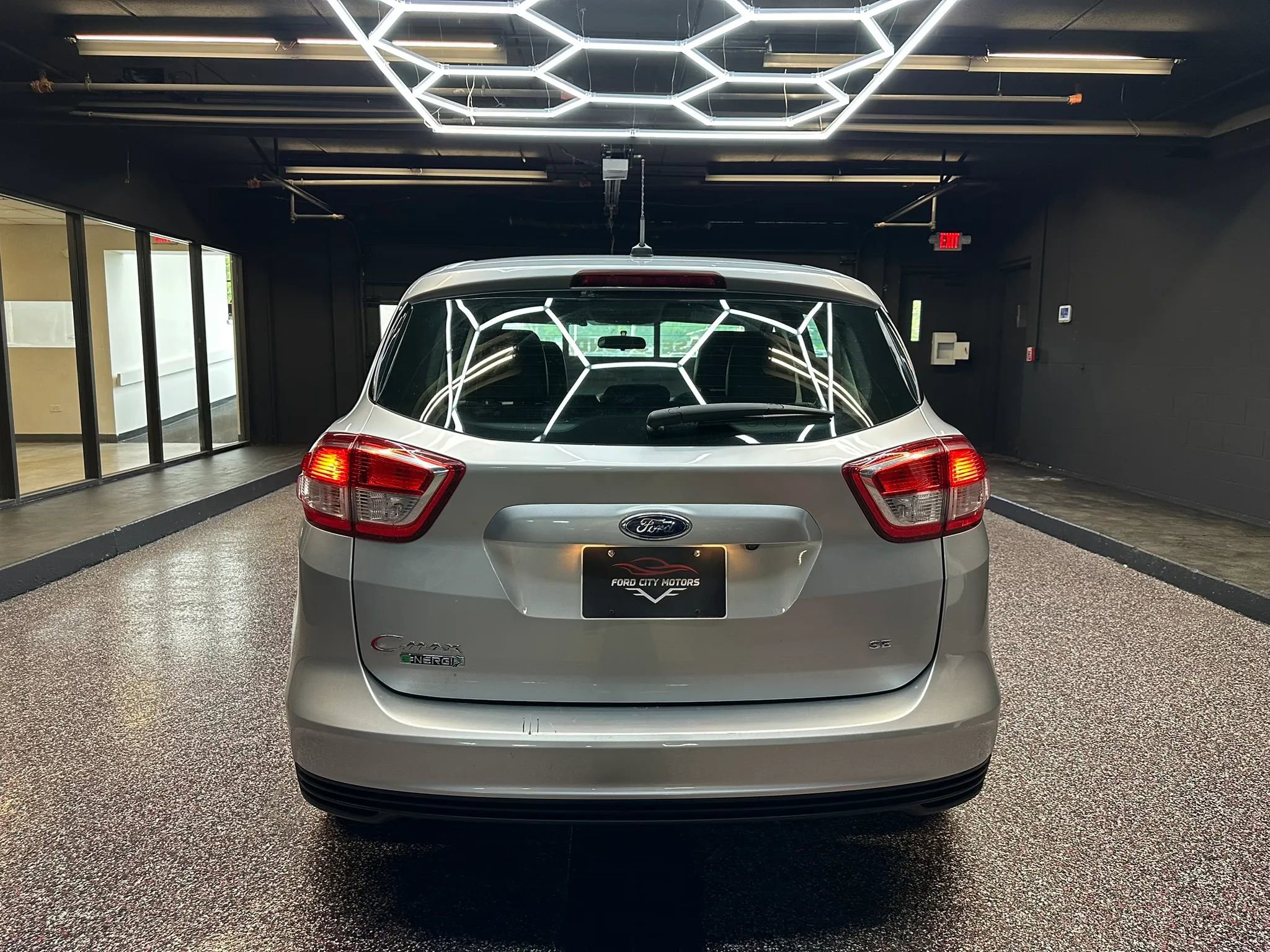 Used 2017 Ford C-MAX Energi SE w/ Equipment Group 402A FWD image 5