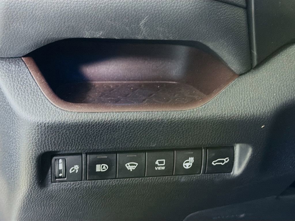 Used 2022 Toyota RAV4 Limited image 12