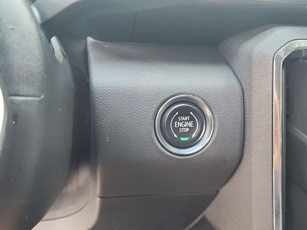 Certified 2025 GMC Acadia Elevation FWD image 17