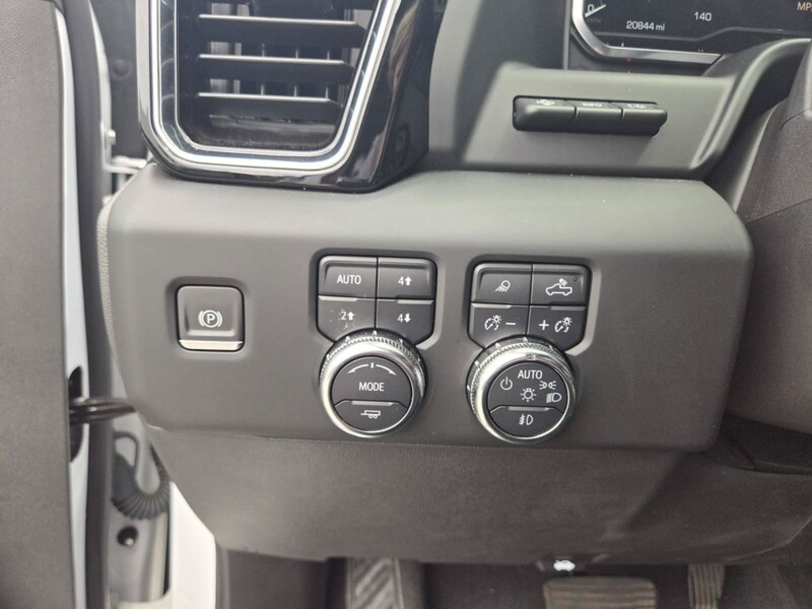 Used 2024 GMC Sierra 1500 Denali w/ Technology Package AWD/4WD image 12