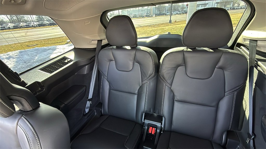 Certified 2024 Volvo XC90 T8 Ultimate w/ Protection Package image 27
