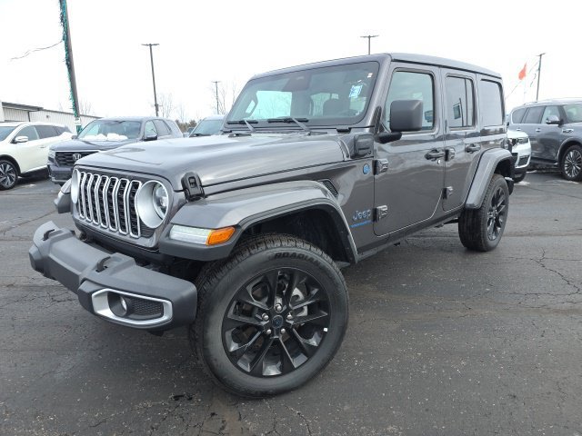 Used 2025 Jeep Wrangler Unlimited Sahara w/ Safety Group AWD/4WD image 2