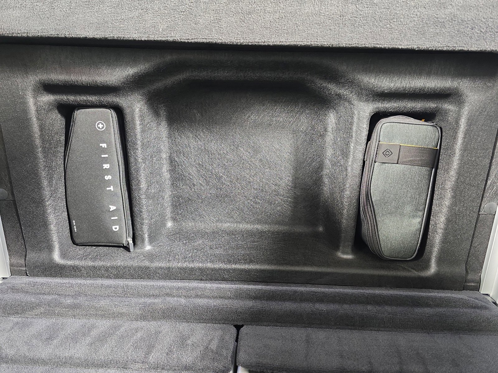 Used 2024 Rivian R1S Adventure AWD/4WD image 32