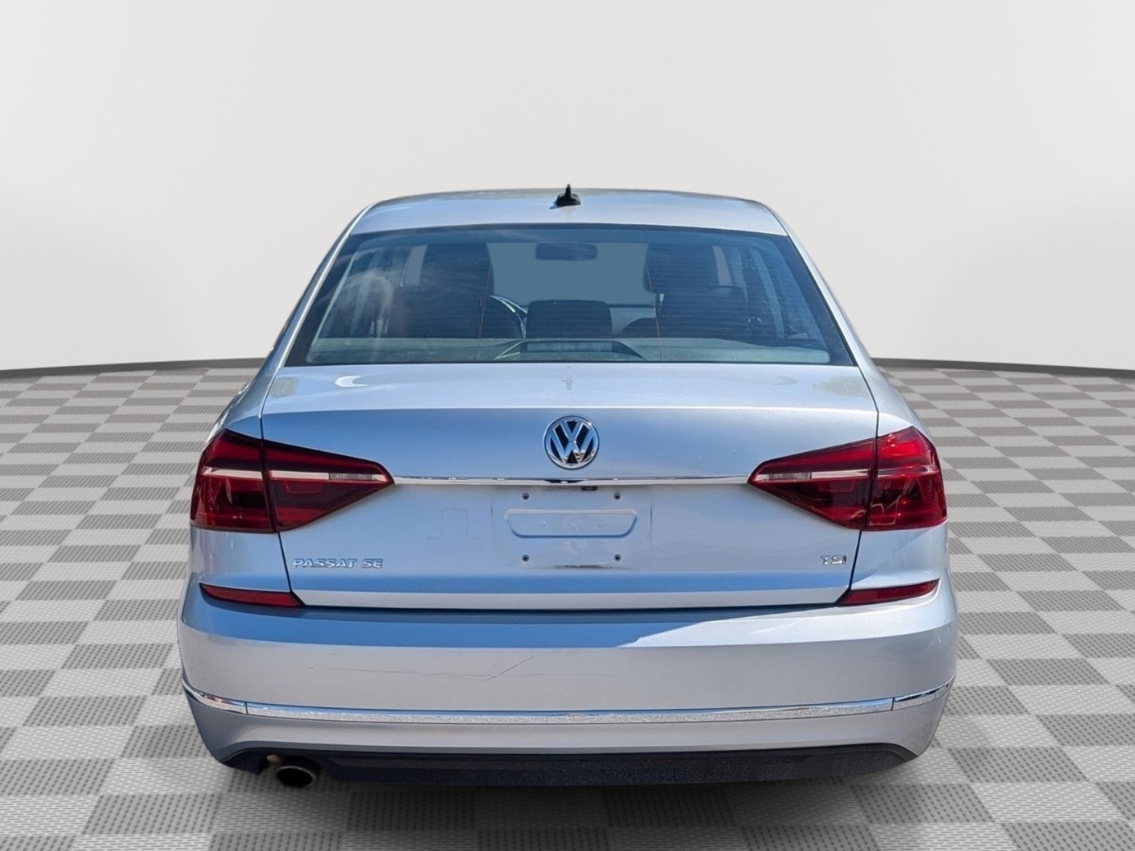 Used 2018 Volkswagen Passat 2.0T SE FWD image 4