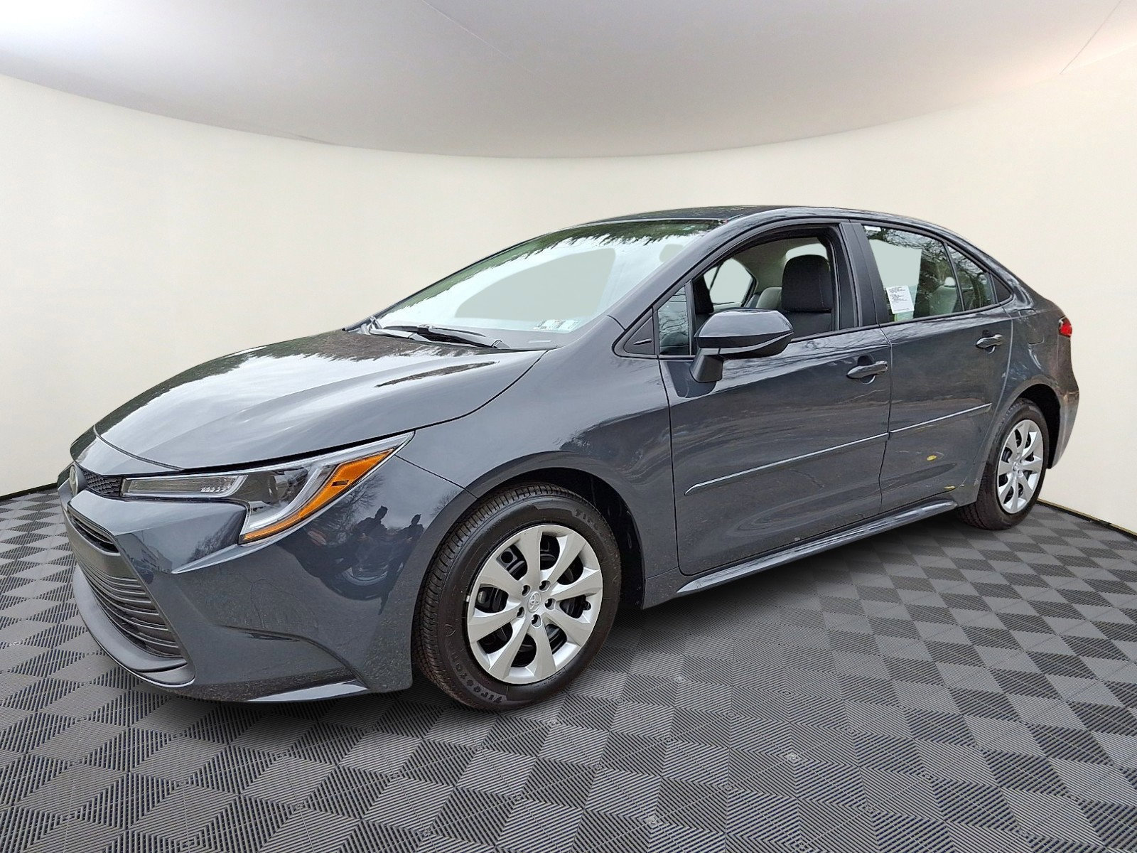 Used 2026 Toyota Corolla LE FWD image 3