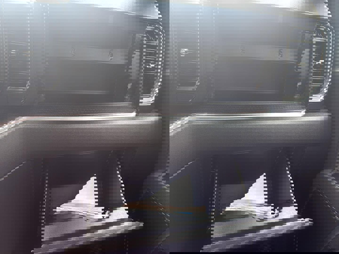 Used 2025 Chevrolet Silverado 2500 LT w/ Convenience Package image 28