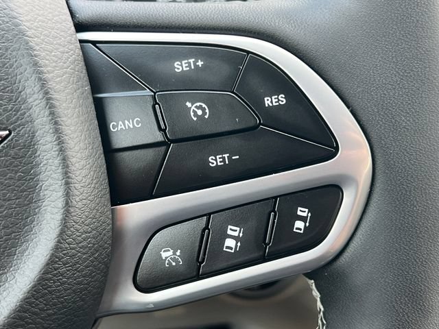 Used 2024 Chrysler Pacifica Limited FWD image 24