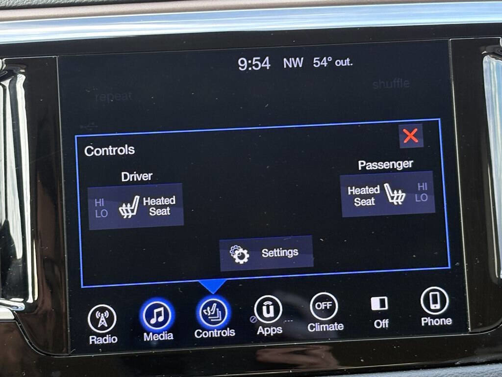 Used 2017 Chrysler Pacifica Touring-L image 24