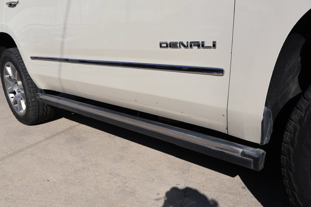 Used 2015 GMC Yukon Denali w/ Premium Package AWD/4WD image 11