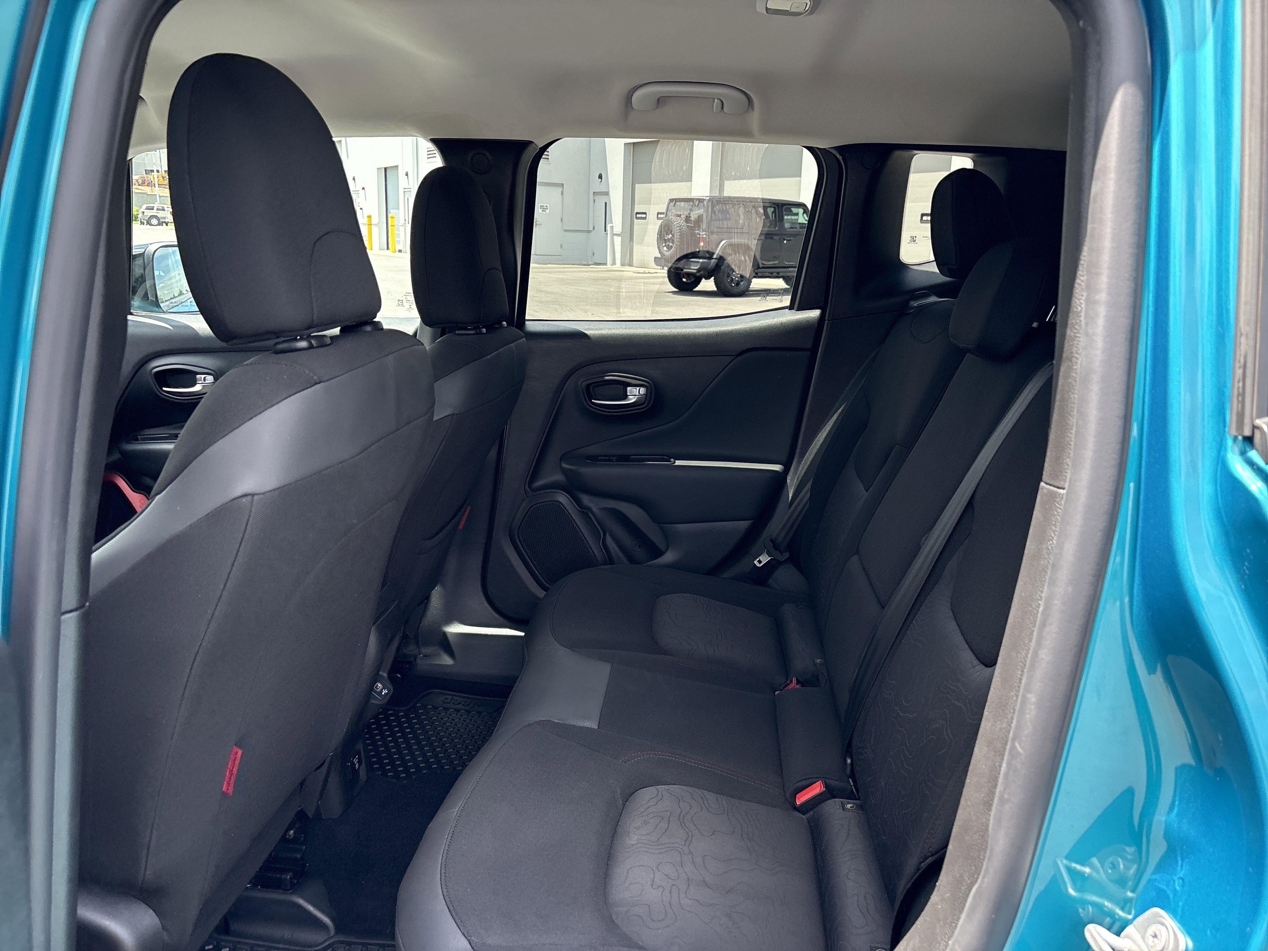 Certified 2022 Jeep Renegade Trailhawk AWD/4WD image 33